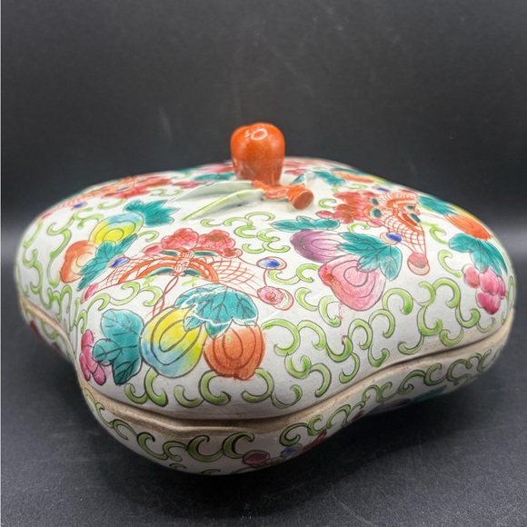 Vintage Chinese Quatrefoil Porcelain Trinket Box Famille Rose Lidded Dish - Picture 6 of 16